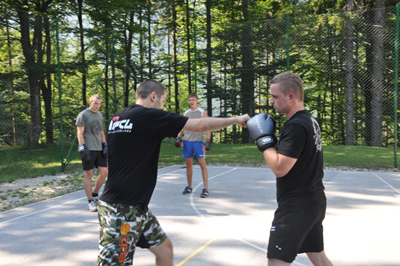 4-tabor-borilnih-vescin-boks-kickboxing-mma-kali-tehnika-prikaz