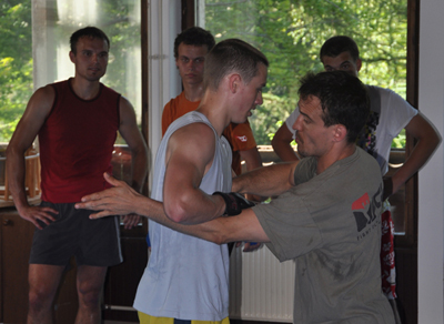 6-tabor-borilnih-vescin-boks-kickboxing-mma-kali-trening-mma1